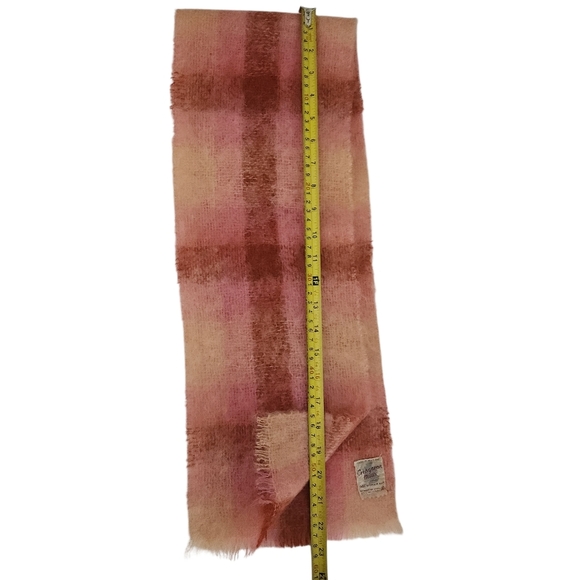CREAGARAN MILLS Pink Plaid Mohair Fringe Scarf made in Scotland - Picture 2 of 6